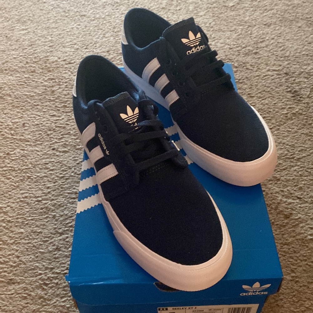 NWT  brand new adidas mens size 7